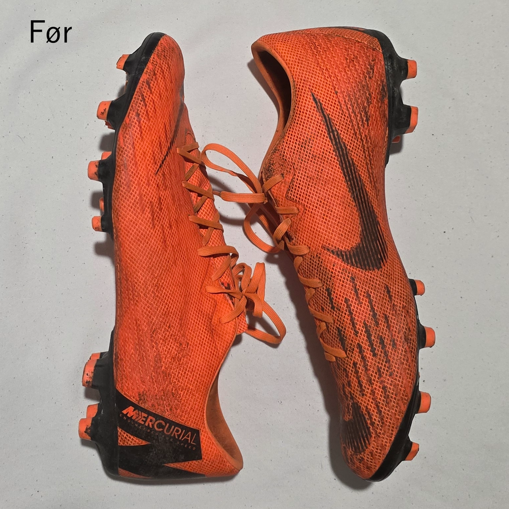 Beskidte fodboldstøvler før vask med ShoeGuard